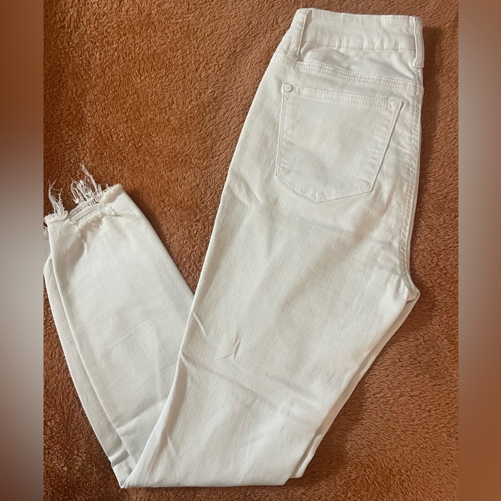 White skinny jeans